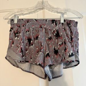 Lululemon HOTTY HOT 2.5” Low Rise Size 8